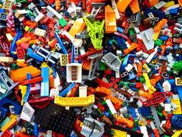 lego pile to show the importance of data visualization